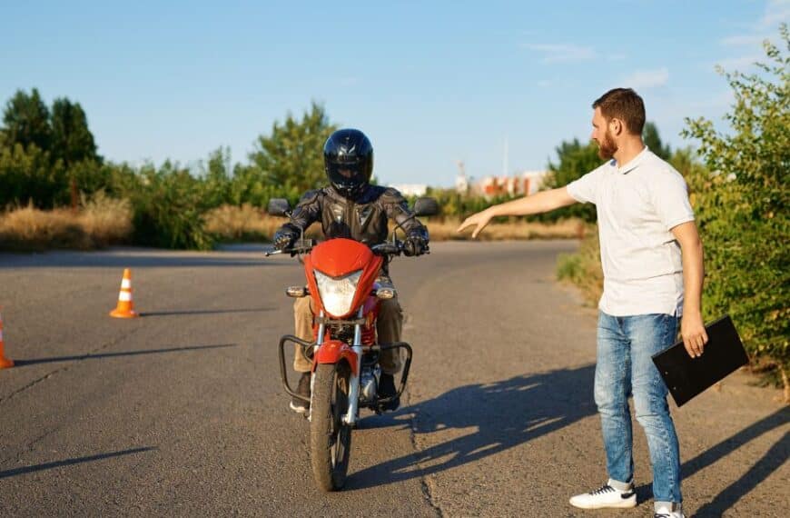 Passer le permis moto en toute simplicité – les étapes à suivre